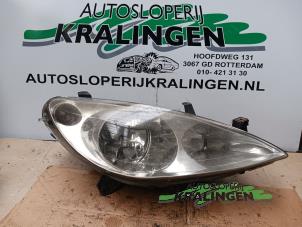 Used Headlight, right Peugeot 307 CC (3B) 2.0 16V Price € 40,00 Margin scheme offered by Autosloperij Kralingen B.V.