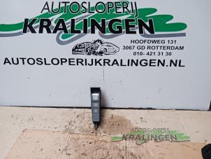 Używane Przelacznik hamulca postojowego Volkswagen Passat Variant (365) 1.4 TSI 16V Cena € 30,00 Procedura marży oferowane przez Autosloperij Kralingen B.V.