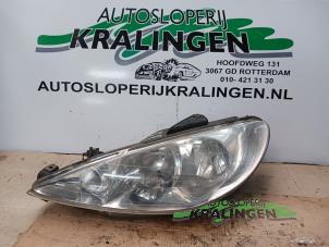 Used Headlight, left Peugeot 206 (2A/C/H/J/S) 1.4 XR,XS,XT,Gentry Price € 25,00 Margin scheme offered by Autosloperij Kralingen B.V.