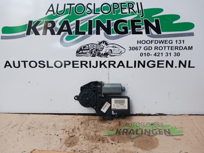 Usados Motor de ventanilla de puerta Peugeot 307 CC (3B) 2.0 16V Precio € 99,99 Norma de margen ofrecido por Autosloperij Kralingen B.V.