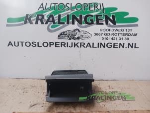 Używane Popielniczka przednia Volkswagen Golf VII (AUA) 1.2 TSI 16V Cena € 20,00 Procedura marży oferowane przez Autosloperij Kralingen B.V.