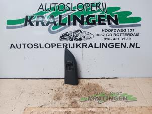 Usados Interruptor de ventanilla eléctrica Skoda Fabia (6Y2) 1.4i 16V Precio € 25,00 Norma de margen ofrecido por Autosloperij Kralingen B.V.