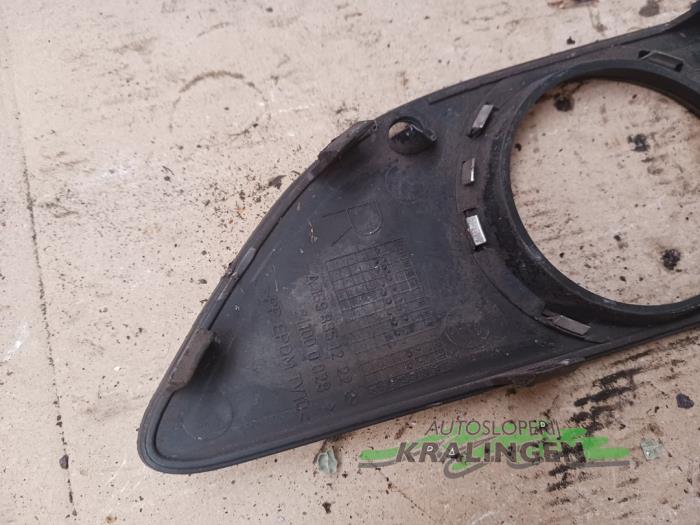 Fog light cover plate, right from a Mercedes-Benz B (W245,242) 2.0 B-180 CDI 16V 2006