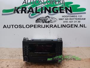 Usados Reproductor de CD y radio Mercedes B (W245,242) 2.0 B-180 CDI 16V Precio € 50,00 Norma de margen ofrecido por Autosloperij Kralingen B.V.
