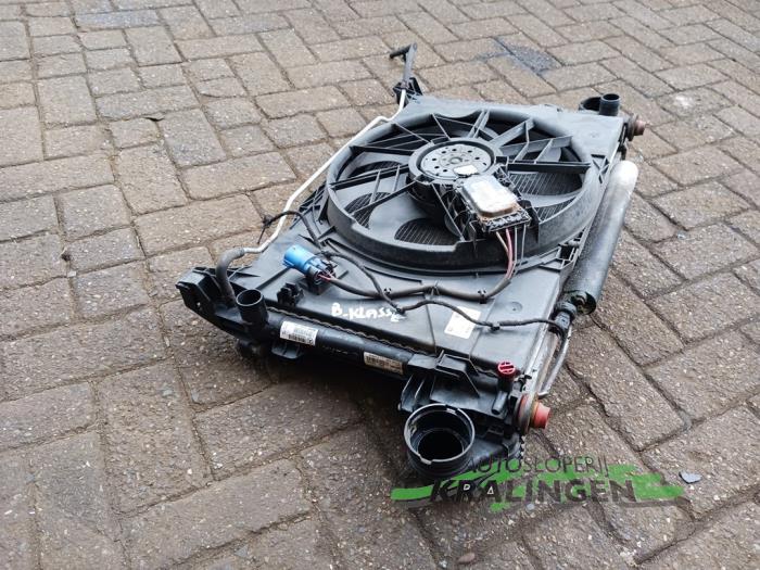 Cooling set from a Mercedes-Benz B (W245,242) 2.0 B-180 CDI 16V 2006