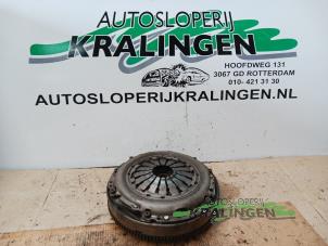 Używane Dwumasowe kolo zamachowe Opel Combo (Corsa C) 1.3 CDTI 16V Cena na żądanie oferowane przez Autosloperij Kralingen B.V.