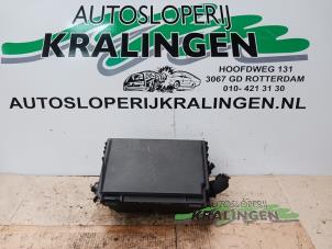 Używane Skrzynka bezpieczników Opel Corsa D 1.4 16V Twinport Cena € 50,00 Procedura marży oferowane przez Autosloperij Kralingen B.V.