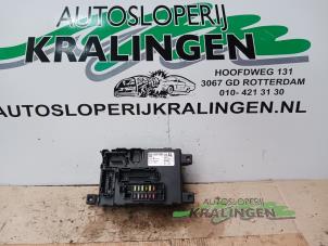 Usagé Boîte à fusibles Opel Corsa D 1.2 16V Prix € 40,00 Règlement à la marge proposé par Autosloperij Kralingen B.V.