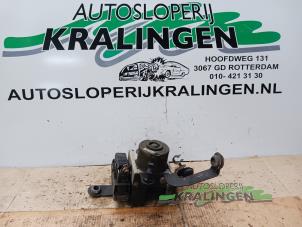 Usagé Pompe ABS Ford Fiesta 5 (JD/JH) 1.3 Prix € 100,00 Règlement à la marge proposé par Autosloperij Kralingen B.V.