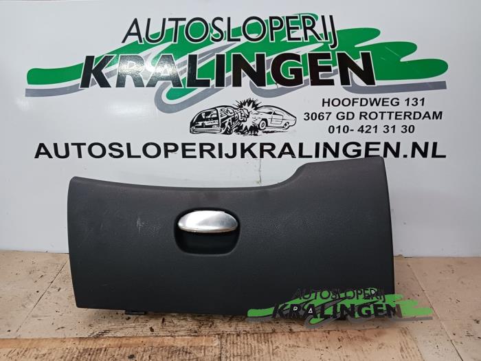 Begagnade Handskfack Peugeot 206+ (2L/M) 1.4 XS Pris € 25,00 Marginaltabell erbjuds av Autosloperij Kralingen B.V.