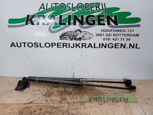 Gebrauchte Set Gasdämpfer Heckklappe Suzuki Alto (RF410) 1.1 16V Preis € 25,00 Margenregelung angeboten von Autosloperij Kralingen B.V.