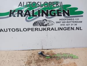 Usagé Poignée Opel Corsa D 1.2 16V Prix € 25,00 Règlement à la marge proposé par Autosloperij Kralingen B.V.