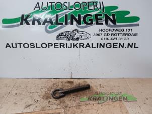 Używane Zaczep holowniczy przedni Renault Kangoo Express (FW) 1.5 dCi 70 Cena € 20,00 Procedura marży oferowane przez Autosloperij Kralingen B.V.