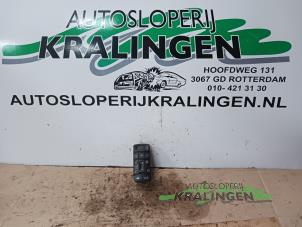 Used Electric window switch Opel Signum (F48) 2.2 DTI 16V Price € 35,00 Margin scheme offered by Autosloperij Kralingen B.V.