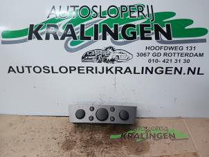 Gebrauchte Heizung Bedienpaneel Opel Signum (F48) 2.2 DTI 16V Preis € 25,00 Margenregelung angeboten von Autosloperij Kralingen B.V.
