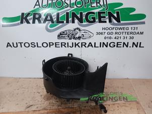 Usagé Moteur de ventilation chauffage Opel Signum (F48) 2.2 DTI 16V Prix € 75,00 Règlement à la marge proposé par Autosloperij Kralingen B.V.