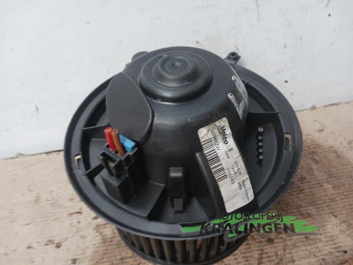 Heating and ventilation fan motor from a Renault Laguna II (BG) 2.0 16V 2007