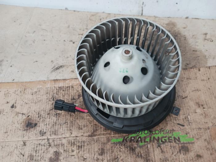 Heating and ventilation fan motor from a Renault Laguna II (BG) 1.8 16V 2003