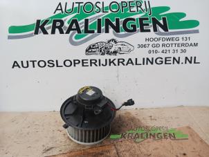 Usados Motor de ventilador de calefactor Renault Laguna II (BG) 1.8 16V Precio € 25,00 Norma de margen ofrecido por Autosloperij Kralingen B.V.