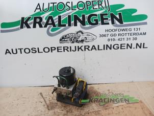 Usagé Pompe ABS Renault Laguna II Grandtour (KG) 1.9 dCi 100 Prix € 40,00 Règlement à la marge proposé par Autosloperij Kralingen B.V.