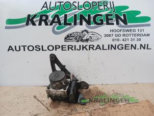 Usagé Pompe ABS Renault Scénic II (JM) 1.9 dCi 120 Prix € 25,00 Règlement à la marge proposé par Autosloperij Kralingen B.V.