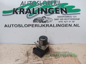 Usagé Pompe ABS Renault Laguna II (BG) 1.8 16V Prix € 40,00 Règlement à la marge proposé par Autosloperij Kralingen B.V.