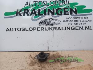 Usados Soporte de motor Renault Kangoo Express (FC) 1.5 dCi 60 Precio € 20,00 Norma de margen ofrecido por Autosloperij Kralingen B.V.