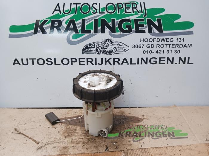 Begagnade Bensinpump Ford Fiesta 6 (JA8) 1.25 16V Pris € 19,98 Marginaltabell erbjuds av Autosloperij Kralingen B.V.