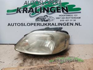 Używane Reflektor lewy Volkswagen Fox (5Z) 1.2 Cena € 40,00 Procedura marży oferowane przez Autosloperij Kralingen B.V.