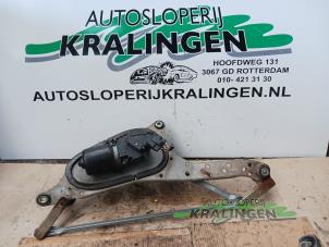 Used Wiper motor + mechanism Renault Laguna II Grandtour (KG) 2.0 16V Price € 35,00 Margin scheme offered by Autosloperij Kralingen B.V.