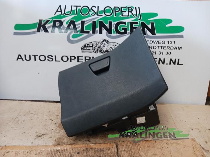 Begagnade Handskfack Ford Fiesta 6 (JA8) 1.25 16V Pris € 19,99 Marginaltabell erbjuds av Autosloperij Kralingen B.V.