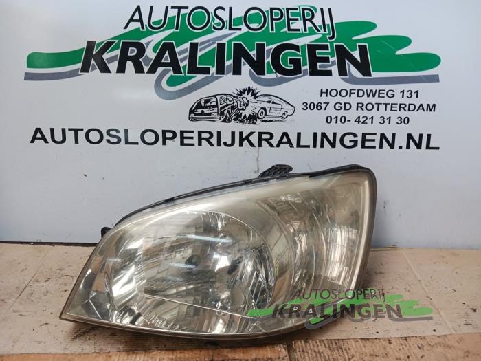 Używane Reflektor lewy Hyundai Getz 1.3i 12V Cena € 24,99 Procedura marży oferowane przez Autosloperij Kralingen B.V.