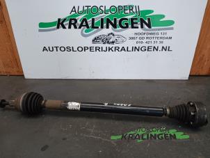 Używane Os napedowa prawy przód Volkswagen Caddy III (2KA,2KH,2CA,2CH) 2.0 SDI Cena € 50,00 Procedura marży oferowane przez Autosloperij Kralingen B.V.