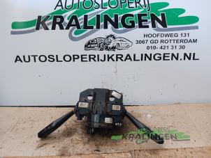 Usados Interruptor combinado columna de dirección Volkswagen Caddy III (2KA,2KH,2CA,2CH) 2.0 SDI Precio € 25,00 Norma de margen ofrecido por Autosloperij Kralingen B.V.
