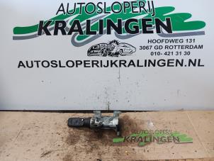 Usagé Serrure de contact + clé Volkswagen Caddy III (2KA,2KH,2CA,2CH) 2.0 SDI Prix € 150,00 Règlement à la marge proposé par Autosloperij Kralingen B.V.