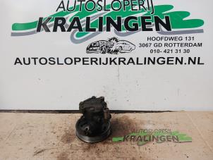 Usados Bomba de dirección asistida Volkswagen Caddy III (2KA,2KH,2CA,2CH) 2.0 SDI Precio € 50,00 Norma de margen ofrecido por Autosloperij Kralingen B.V.