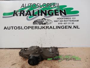 Used Alternator lower bracket Renault Clio III (BR/CR) 1.2 16V 75 Price € 70,00 Margin scheme offered by Autosloperij Kralingen B.V.
