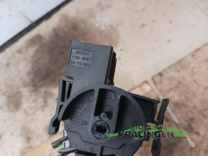 Ignition switch contact block from a Opel Astra G (F08/48) 1.6 2003