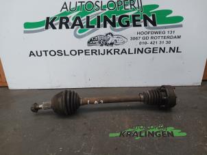 Używane Os napedowa lewy przód Audi A3 (8L1) 1.6 Cena na żądanie oferowane przez Autosloperij Kralingen B.V.