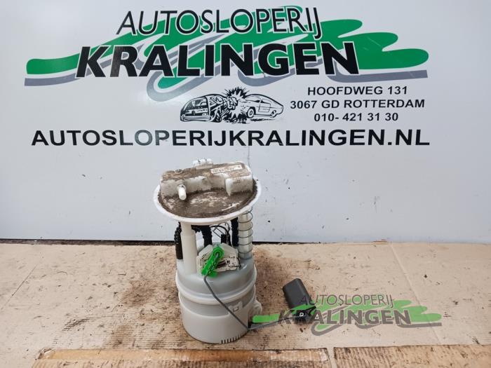 Usagé Pompe essence Renault Twingo II (CN) 1.2 16V Prix € 19,97 Règlement à la marge proposé par Autosloperij Kralingen B.V.