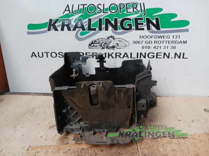 Begagnade Batterilåda Renault Trafic (1FL/2FL/3FL/4FL) 1.6 dCi 115 Pris € 48,40 Inklusive moms erbjuds av Autosloperij Kralingen B.V.