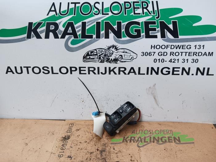 Usados Interruptor de ventanilla eléctrica Mercedes C (W203) 2.2 C-200 CDI 16V Precio € 40,00 Norma de margen ofrecido por Autosloperij Kralingen B.V.