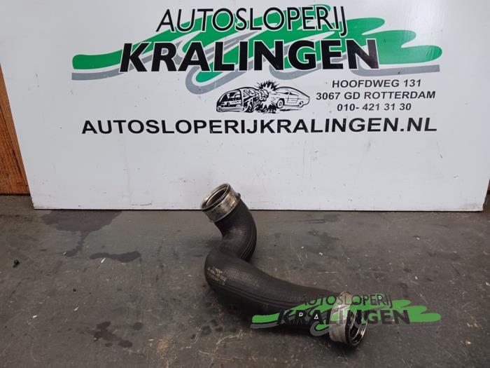 Usagé Tuyau intercooler Mercedes C (W203) 2.2 C-200 CDI 16V Prix € 19,99 Règlement à la marge proposé par Autosloperij Kralingen B.V.