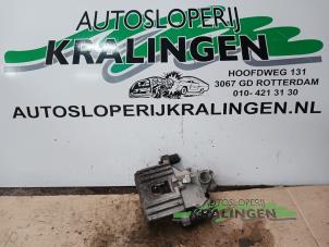 Używane Zacisk hamulcowy lewy tyl Mini Mini Cooper S (R53) 1.6 16V Cena € 50,00 Procedura marży oferowane przez Autosloperij Kralingen B.V.