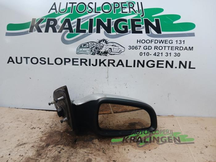 Usados Retrovisor externo derecha Opel Astra H SW (L35) 1.6 16V Twinport Precio de solicitud ofrecido por Autosloperij Kralingen B.V.