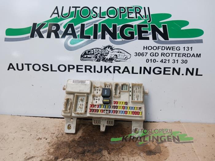 Begagnade Säkringsbox Ford Focus C-Max 1.8 16V Pris € 100,00 Marginaltabell erbjuds av Autosloperij Kralingen B.V.