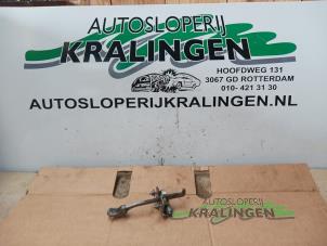 Usados Receptor de puerta de 2 puertas derecha Renault Trafic (1FL/2FL/3FL/4FL) 1.6 dCi 115 Precio € 30,25 IVA incluido ofrecido por Autosloperij Kralingen B.V.