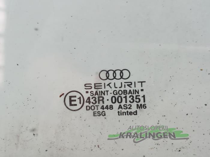 Türscheibe 4-türig links vorne van een Audi A2 (8Z0) 1.4 16V 2001
