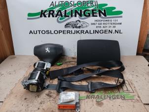Usados Juego de airbags Peugeot 206+ (2L/M) 1.4 XS Precio € 250,00 Norma de margen ofrecido por Autosloperij Kralingen B.V.