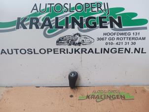 Usagé Pommeau levier de vitesse Mercedes C (W203) 2.2 C-200 CDI 16V Prix € 25,00 Règlement à la marge proposé par Autosloperij Kralingen B.V.